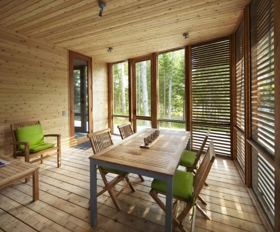 Calentamiento de la veranda en una casa de madera. Obras y materiales.