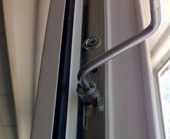 ¿Cómo ajustar la puerta del balcón? Para reemplazar una ventana de doble acristalamiento? ¡A ti aquí!