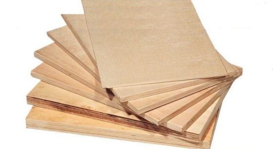 Cómo pegar papel tapiz en madera contrachapada - consejos y trucos