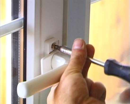 ¿Cómo reparar una puerta de plástico en un balcón? - Consejos de mago