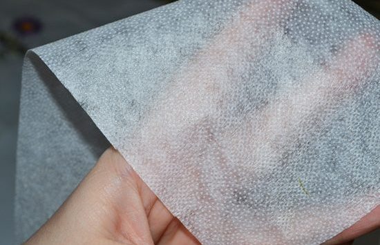 ¿Es posible pegar papel tapiz no tejido en el papel tapiz?