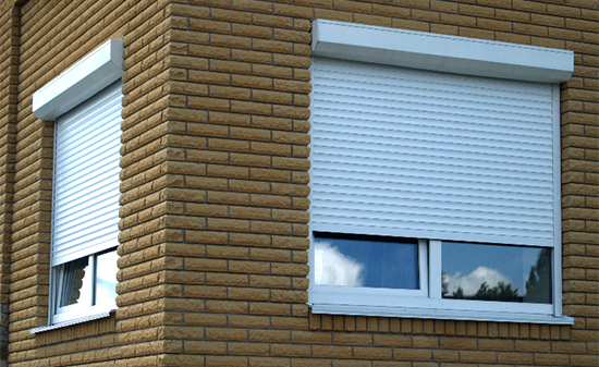 Persianas metálicas para ventanas. Método de protección contra invitados no invitados.