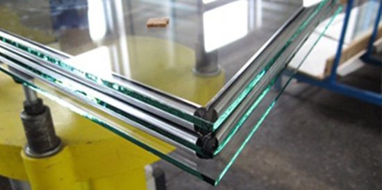 Reemplazo de vidrio en una puerta de plástico de balcón - procedimiento