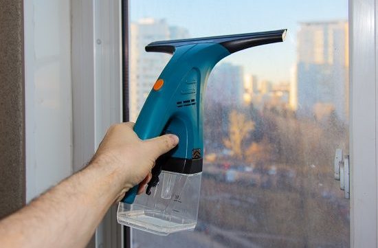 Secretos de un limpiador de ventanas con mango telescópico