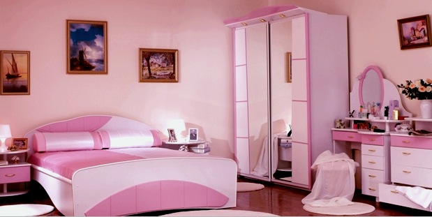 El dormitorio en tonos rosas suaves