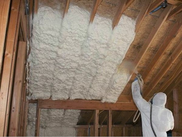 Aislar el techo de su casa con espuma de poliuretano