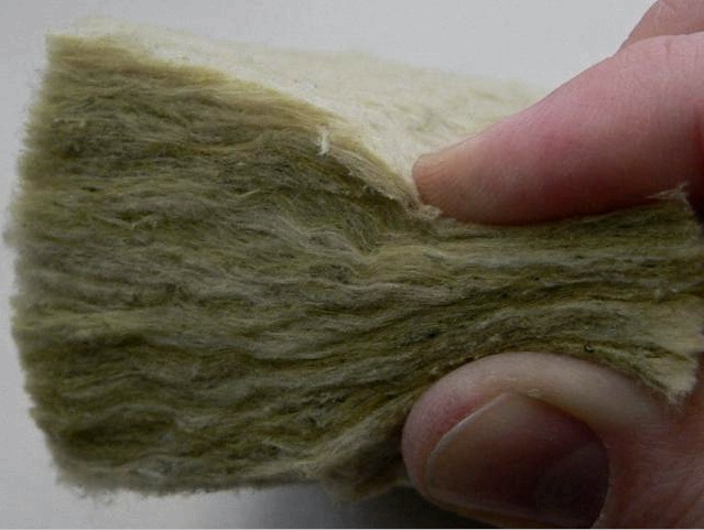 Aislamiento del umbral con lana mineral