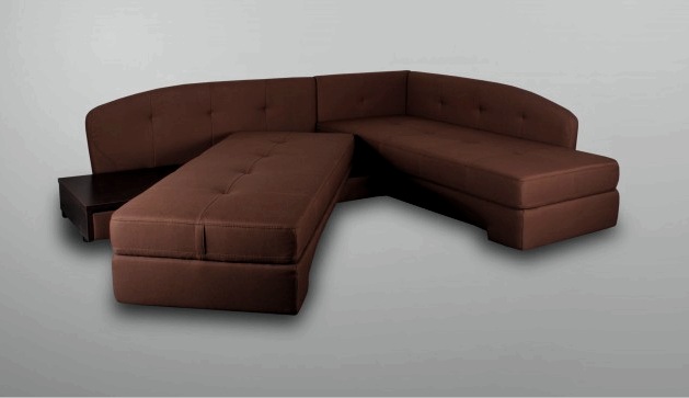 Un sofá de esquina con mecanismo de reclinación