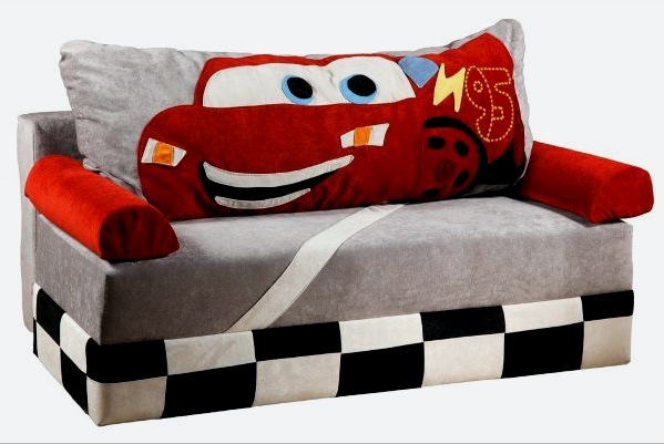 Un sofá de colores