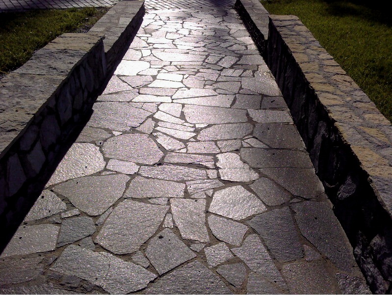 Foto de un pavimento de piedra natural