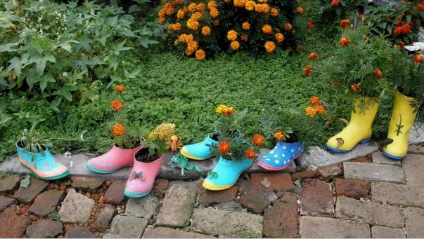 Flores en las botas