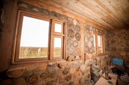 Arcilla: una tecnología para construir una casa de madera y arcilla.