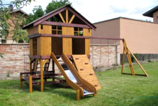 Casa para niños para una residencia de verano: opciones y construcción de bricolaje