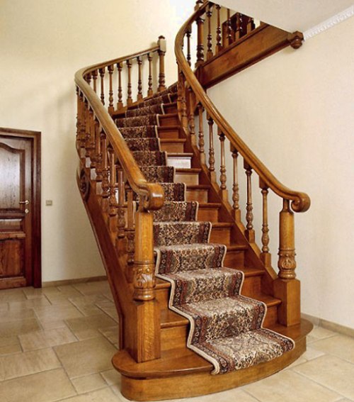 Escaleras de madera al segundo piso para una casa privada: tipos y opciones de fotos