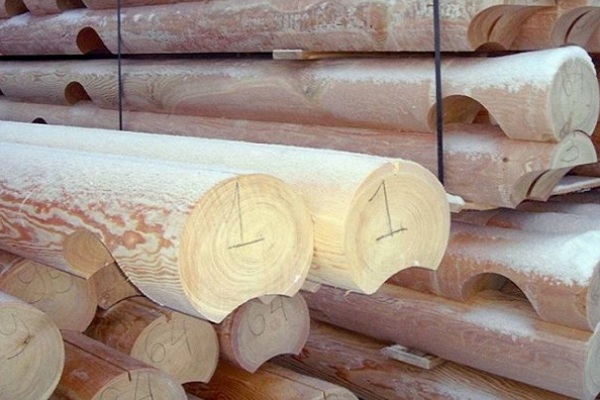 Casas de troncos redondeados: características de construcción, pros y contras