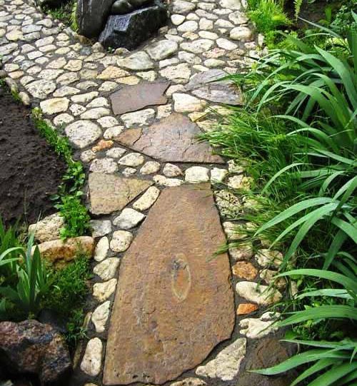 Caminos de piedra y ladrillo en el jardín: opciones de fotos, colocación de bricolaje