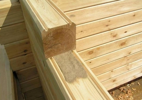 Baño de madera perfilada: opciones de diseño y características de montaje.