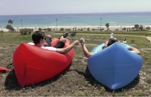 Lamzac Hangout (Lamzac): ¡una chaise longue inflable, un sillón y una hamaca en una sola cosa!