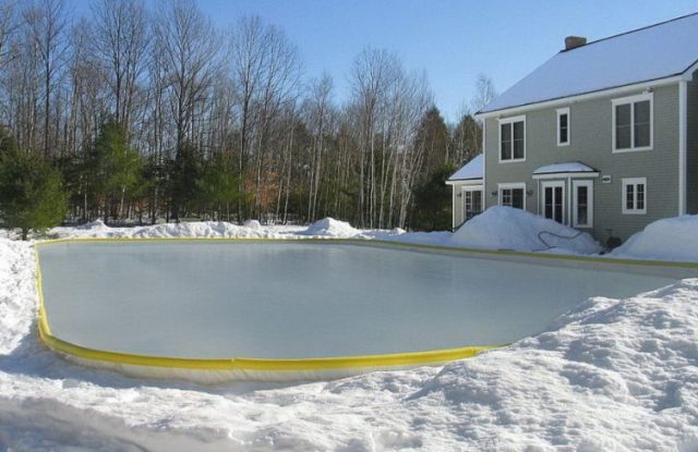 ¿Cómo llenar una pista de patinaje en el patio o en el campo con tus propias manos?