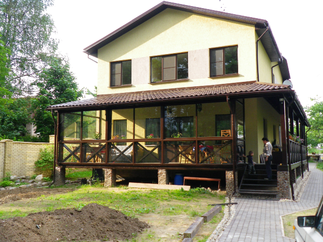 ¿Cómo hacer que una terraza cerca de tu casa sea bonita, cómoda y duradera?