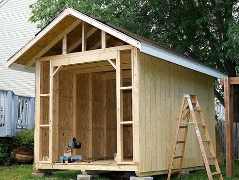 ¿Cómo construir un establo para una residencia de verano con sus propias manos?