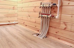 Cómo hacer pisos cálidos en una casa de madera: opciones de dispositivo e instalación