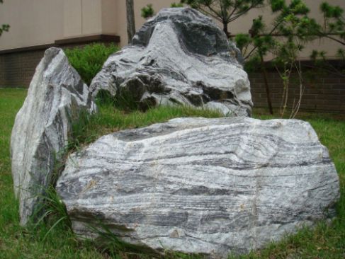 Piedras de tobogán alpino: ¿dónde conseguirlas y cómo elegirlas?