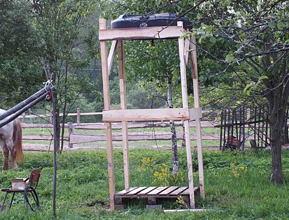 Ducha al aire libre de bricolaje para cabañas de verano: opciones de fotos, construcción de una estructura