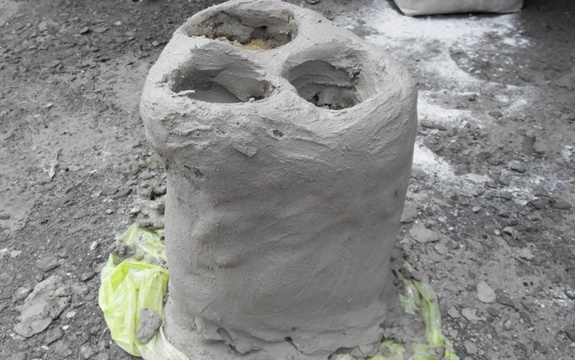 Clase magistral: hacemos macetas de jardín "tocón fabuloso" de cemento y botellas.