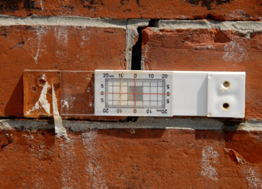 Grietas en la casa: ¿qué hacer?  ¿Cómo reparar grietas en una pared de ladrillos?