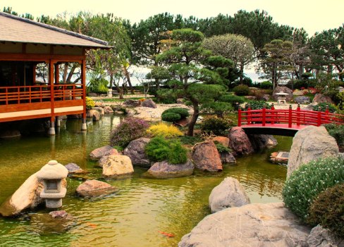 Decoración de jardín de estilo japonés