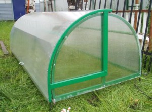 Un invernadero de la casa de campo hecha de policarbonato - tipos de estructuras, cómo lo hace usted mismo?