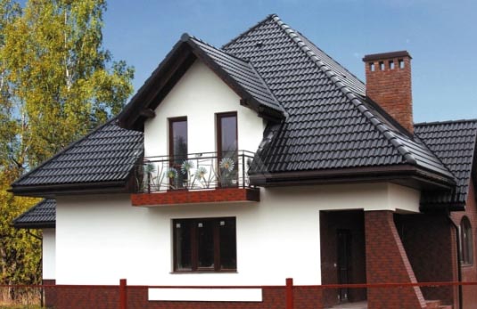Color de la casa y el techo: características de selección, opciones de combinación de fotos