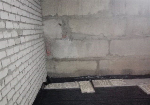 ¡Historia del desarrollador!  Construcción de una cimentación a partir de bloques con piso de sótano.
