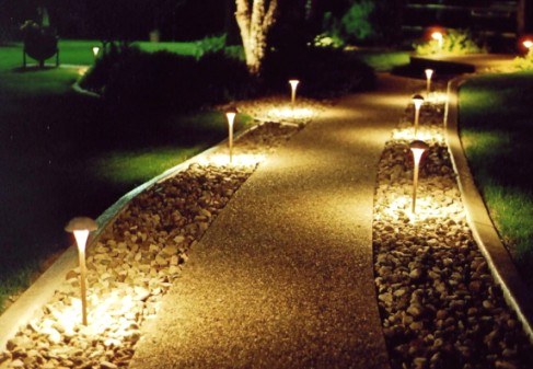 Lámparas y linternas de jardín: opciones para el alumbrado público para casas de verano
