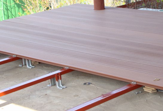 Tablero de terraza (tarima flotante): tipos, características y precios, instalación de bricolaje