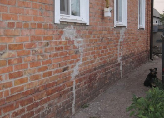 Grietas en la casa: ¿qué hacer?  ¿Cómo reparar grietas en una pared de ladrillos?
