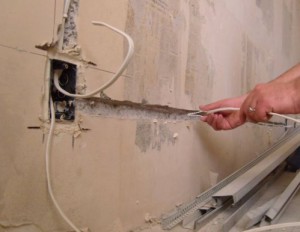 Cortar paredes para cableado y enchufes: características del proceso, una herramienta adecuada
