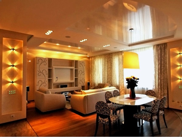 Decorar la sala de estar con placas de yeso (36 fotos): una herramienta adecuada para el trabajo. Combinación con iluminación y mobiliario
