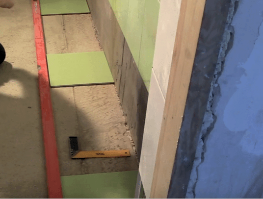 Renovación en el baño: una descripción paso a paso del acabado del piso, las paredes y el techo