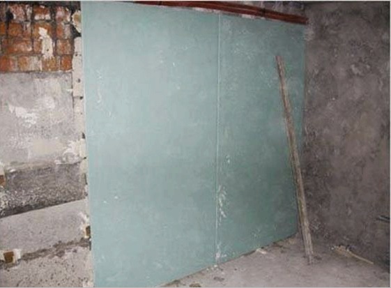 Alineación de las paredes con placas de yeso sin marco: elección del método de instalación utilizado, preparación de las paredes, corte y fijación de las placas de yeso.