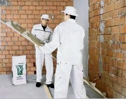 Fijación de paneles de yeso a una pared sin marco con pegamento