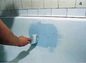 Reparación de bañera con acrílico: limpieza y nivelación, imprimación, aplicación de esmalte, características del método de vertido y del método "baño en baño"