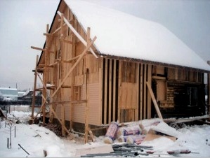 Reparación de casa de madera de bricolaje (48 fotos). Restauración de paredes. Arreglo de cocina y baño. Decoración de techo