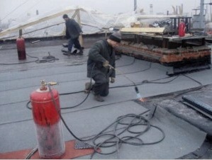 Reparación de techos enrollados: restauración de techos blandos y duros