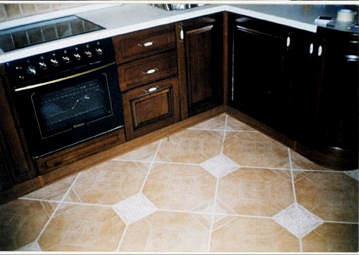 Diseño del piso de la cocina (36 fotos): baldosas, madera, linóleo, pisos de piedra, alfombra y una combinación de materiales