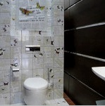 Reparación de un inodoro en Jruschov (45 fotos): reemplazo de comunicaciones y un inodoro, acabado del piso y las paredes