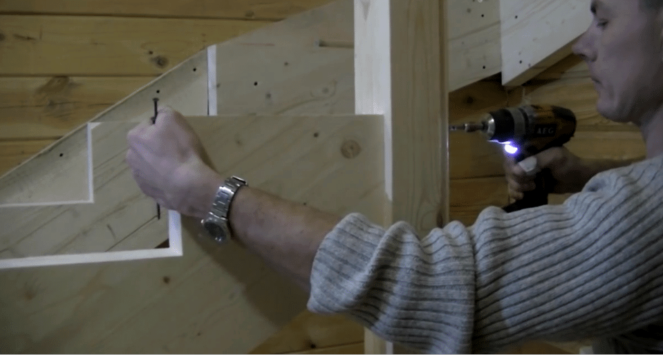Escalera de madera con sus propias manos: una descripción paso a paso del trabajo de "a" a "z"