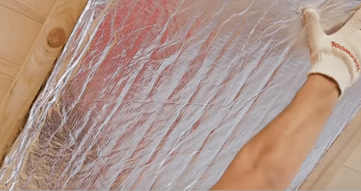 Aislamiento de lámina para un baño: una tecnología paso a paso para un peinado correcto