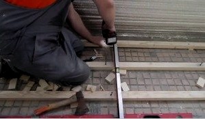 Revestimiento de balcón con tablilla: preparación de la habitación e instalación de acabados.